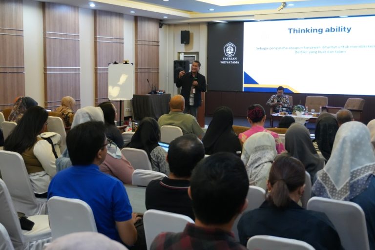 kuliah umum Magister Manajemen Universitas Widytama.